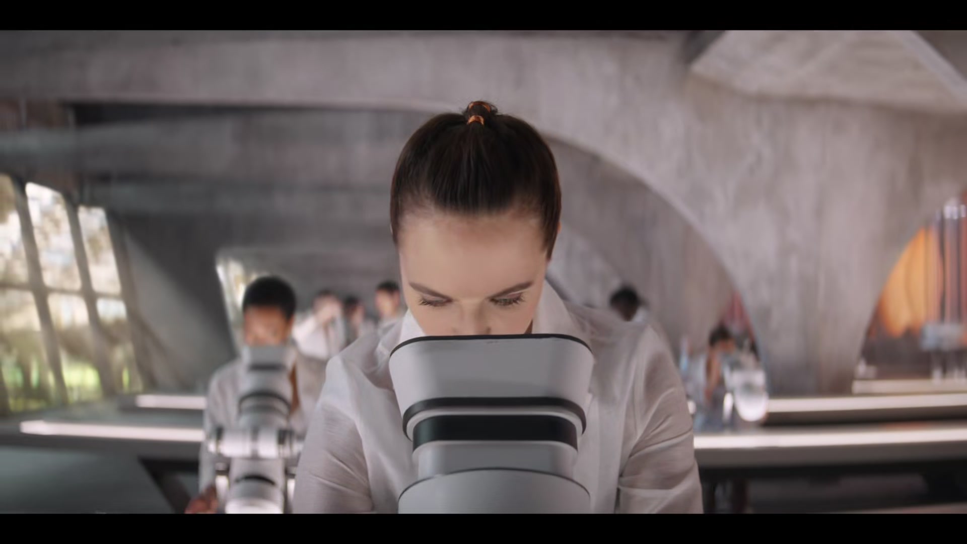 Brave_New_World_S01E01_0058.jpg