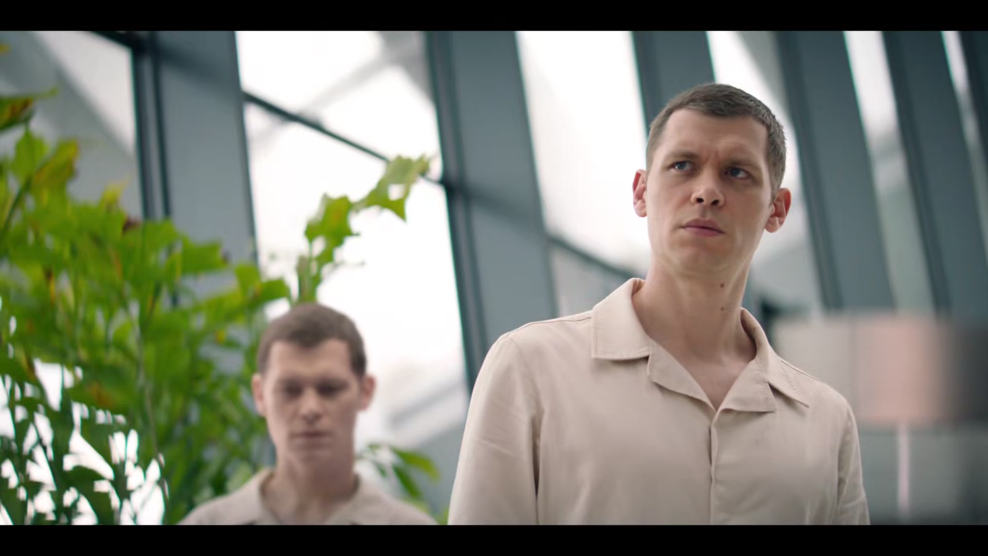 Brave_New_World_S01E01_0644.jpg