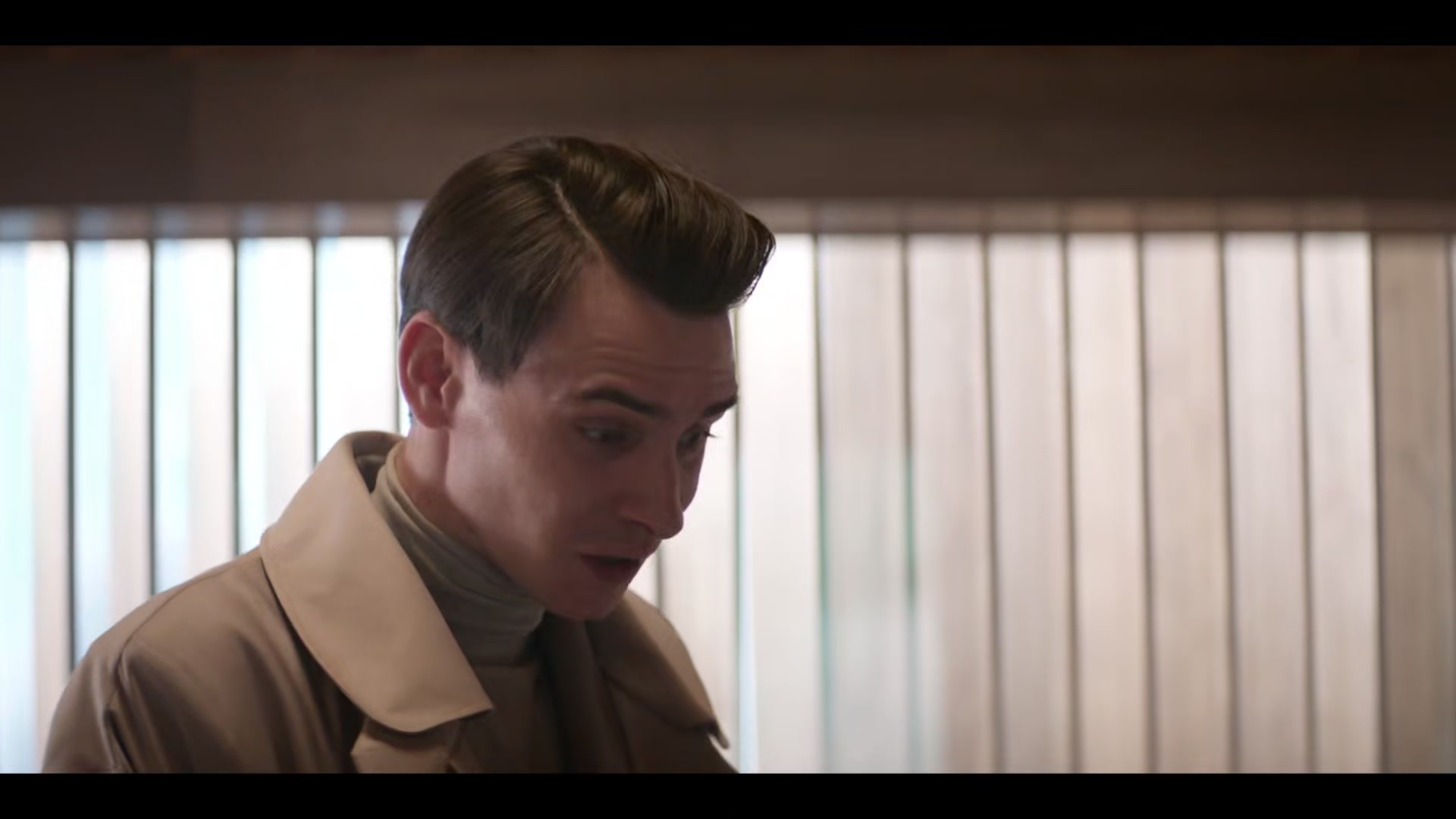 Brave_New_World_S01E01_0805.jpg