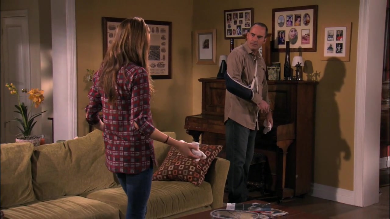 The_Secret_Life_of_the_American_Teenager_S02E11_0538.jpg